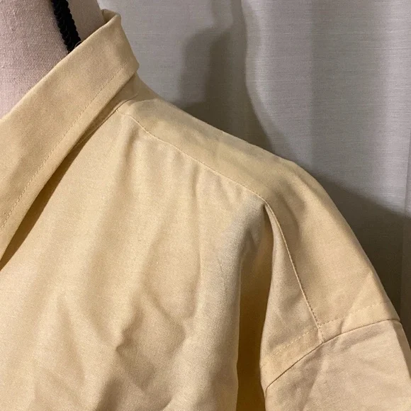 Men’s Short Sleeve Button Down - Picture 2 of 3